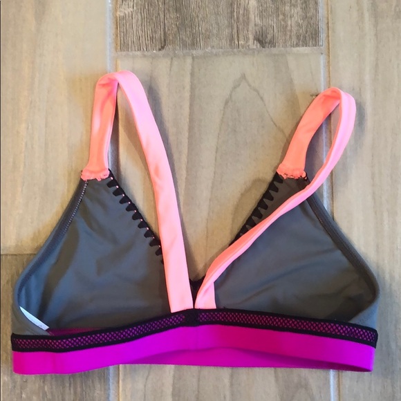 California Kisses Cool Crusader Crop Top M NWOT - Picture 2 of 2